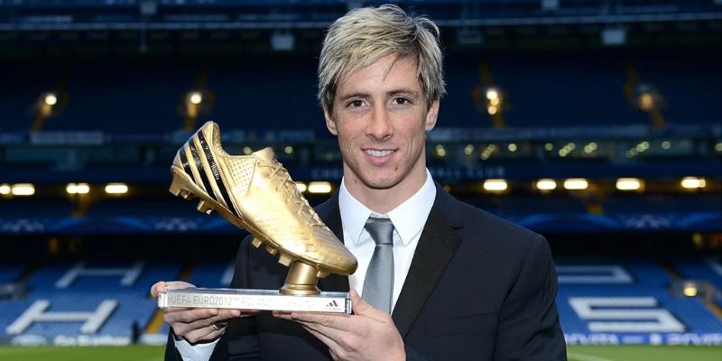 Torres là chủ nhân chiếc giày vàng Euro 2012 với 3 pha lập công